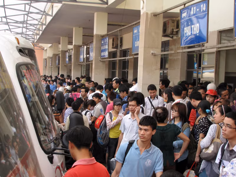 Để đáp ứng nhu cầu đi lại dịp nghỉ lễ, ngoài 1.200 đầu xe thường ngày, bến xe Mỹ Đình đã phải bổ sung thêm 10 đầu xe 