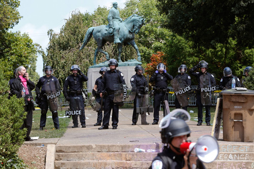 Bức tượng đại tướng châm ngòi cho cuối tuần bão tố ở thành phố Mỹ ảnh 2