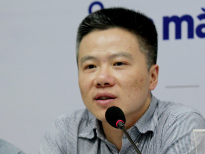 GS Ngô Bảo Châu trong buổi ra mắt Núi thần và 2 đầu sách khác trong bộ Cánh cửa mở rộng hôm 1/8