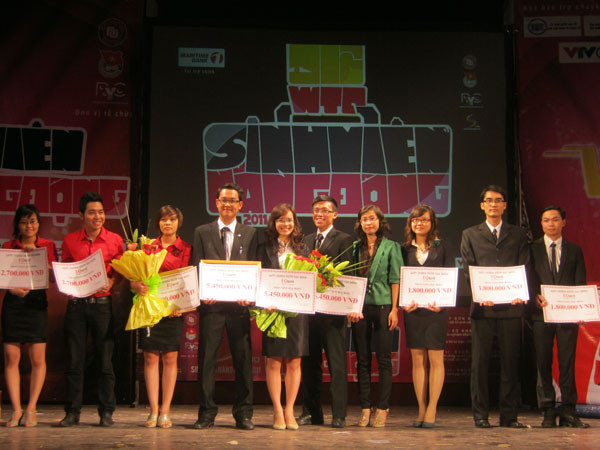 3 đội trong giây phút nhận giải