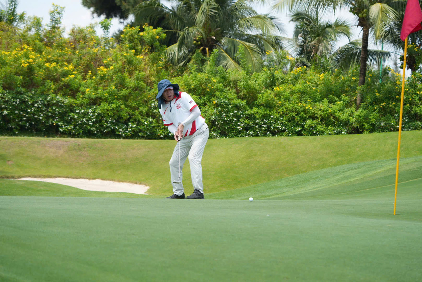 Kỹ thuật putt được gọi là kỹ thuật gạt bóng golf. Đây là một trong những kỹ thuật đòi hỏi sự khéo léo, tỉ mỉ và chuẩn xác của golfer. Kỹ thuật putt được gọi là kỹ thuật gạt bóng golf. Đây là một trong những kỹ thuật đòi hỏi sự khéo léo, tỉ mỉ và chuẩn xác của golfer.