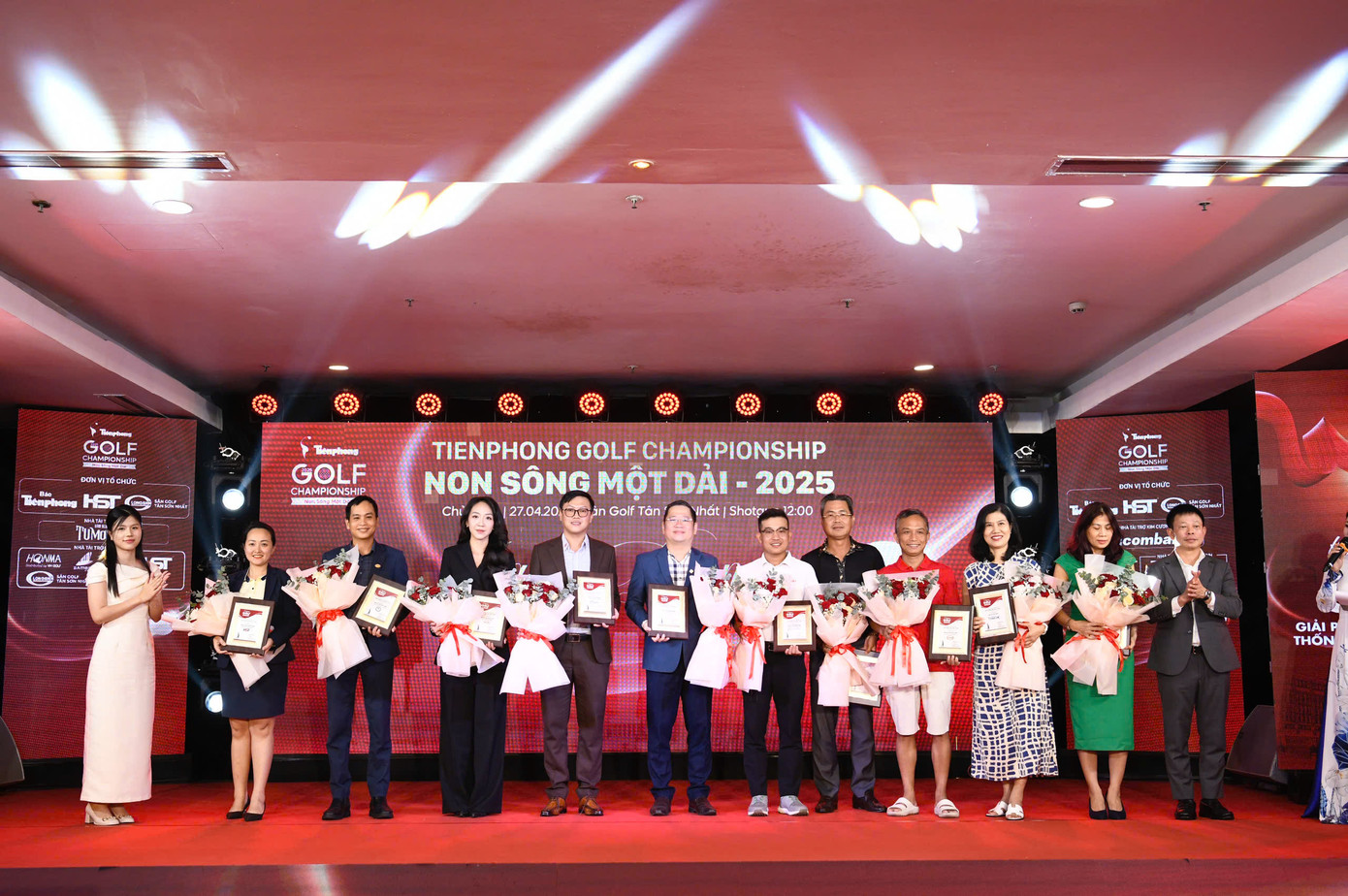 Golfer Tăng Thành Trung vô địch Tiền Phong Golf Championship - Non sông một dải ảnh 14