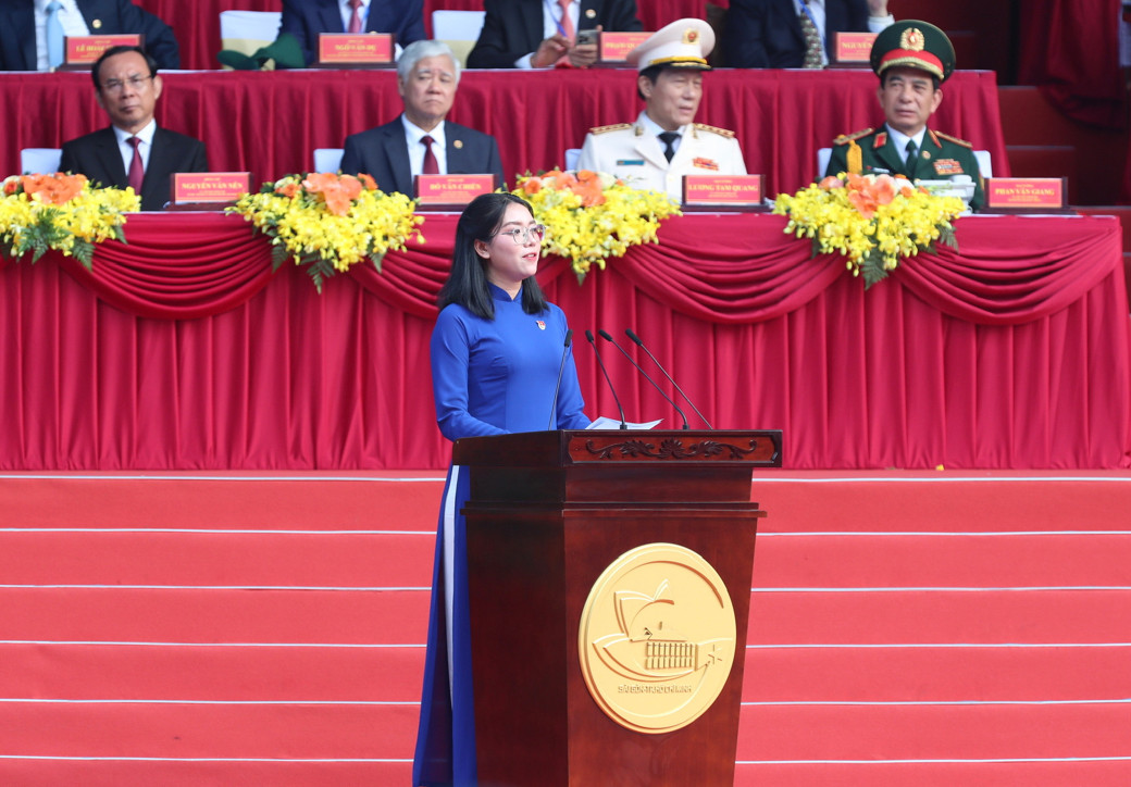 Tiêm kích Su-30MK2 thả bẫy nhiệt trên bầu trời TPHCM ảnh 15 Tiêm kích Su-30MK2 thả bẫy nhiệt trên bầu trời TPHCM ảnh 15