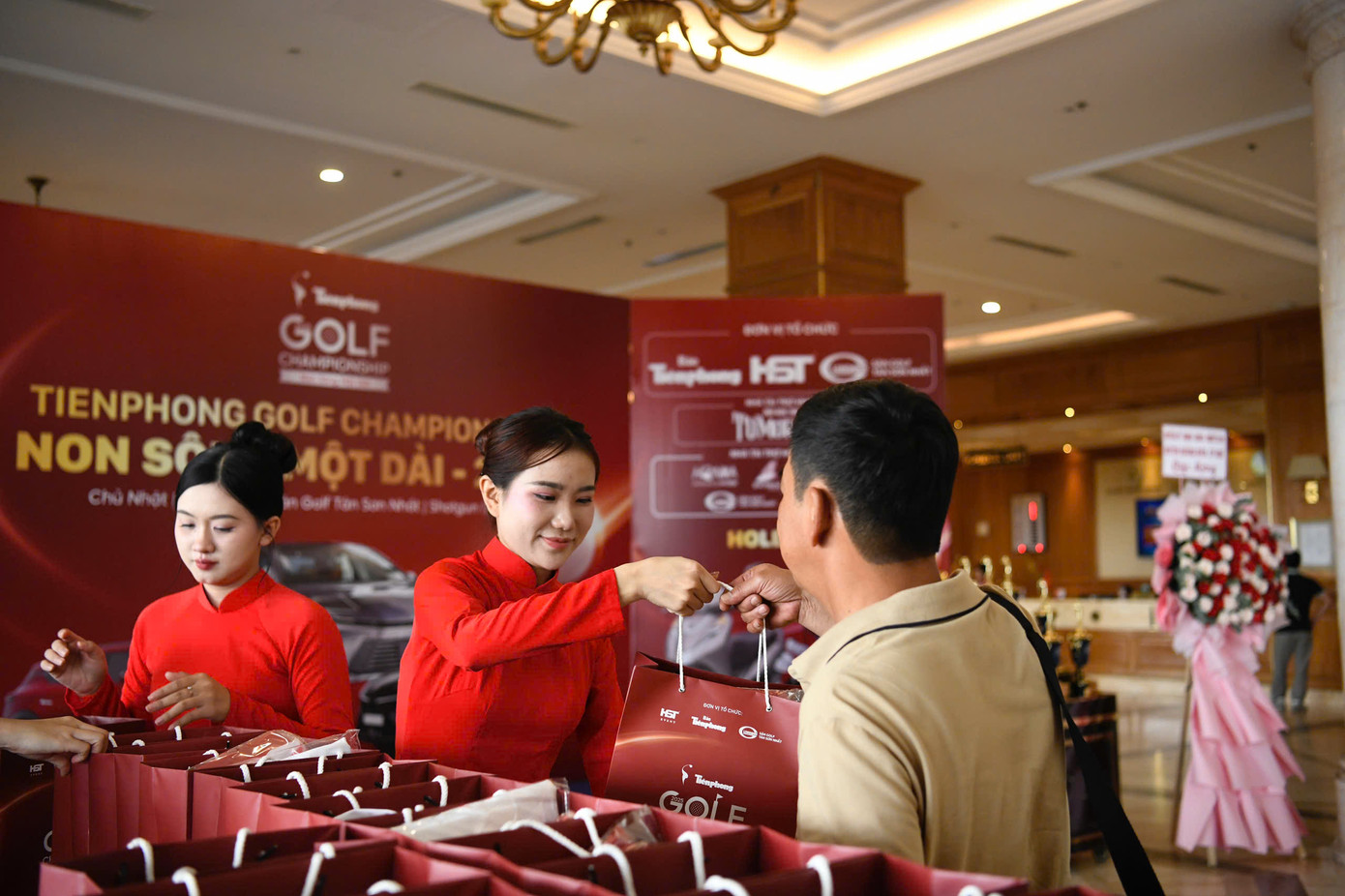 Một ngày giàu cảm xúc của 234 golfer trên sân golf Tân Sơn Nhất ảnh 12 Một ngày giàu cảm xúc của 234 golfer trên sân golf Tân Sơn Nhất ảnh 12