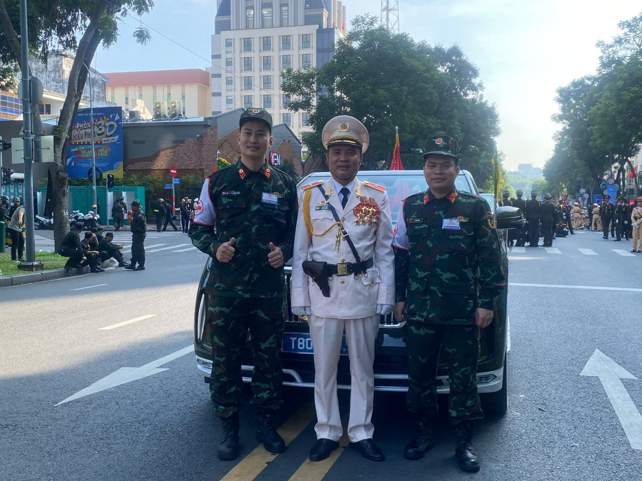 Tổng duyệt diễu binh, diễu hành 50 năm ngày thống nhất non sông: Tiêm kích Su-30MK2 thả bẫy nhiệt khi tiến vào TPHCM ảnh 27