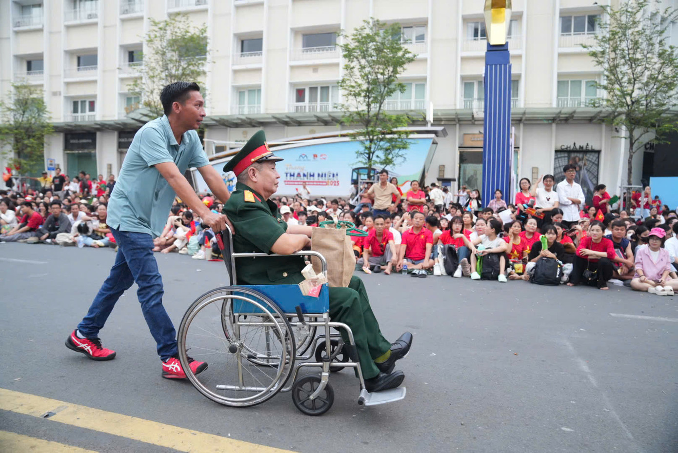 Đại lễ 30/4: Tự hào hai tiếng Việt Nam ảnh 30 Đại lễ 30/4: Tự hào hai tiếng Việt Nam ảnh 30