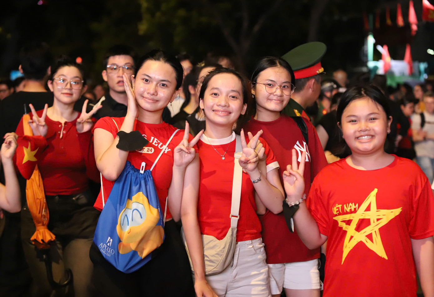 Với nhiều người dân TPHCM, lễ kỷ niệm 50 năm Ngày Giải phóng miền Nam, thống nhất đất nước là sự kiện trọng đại trong đời. Với nhiều người dân TPHCM, lễ kỷ niệm 50 năm Ngày Giải phóng miền Nam, thống nhất đất nước là sự kiện trọng đại trong đời.