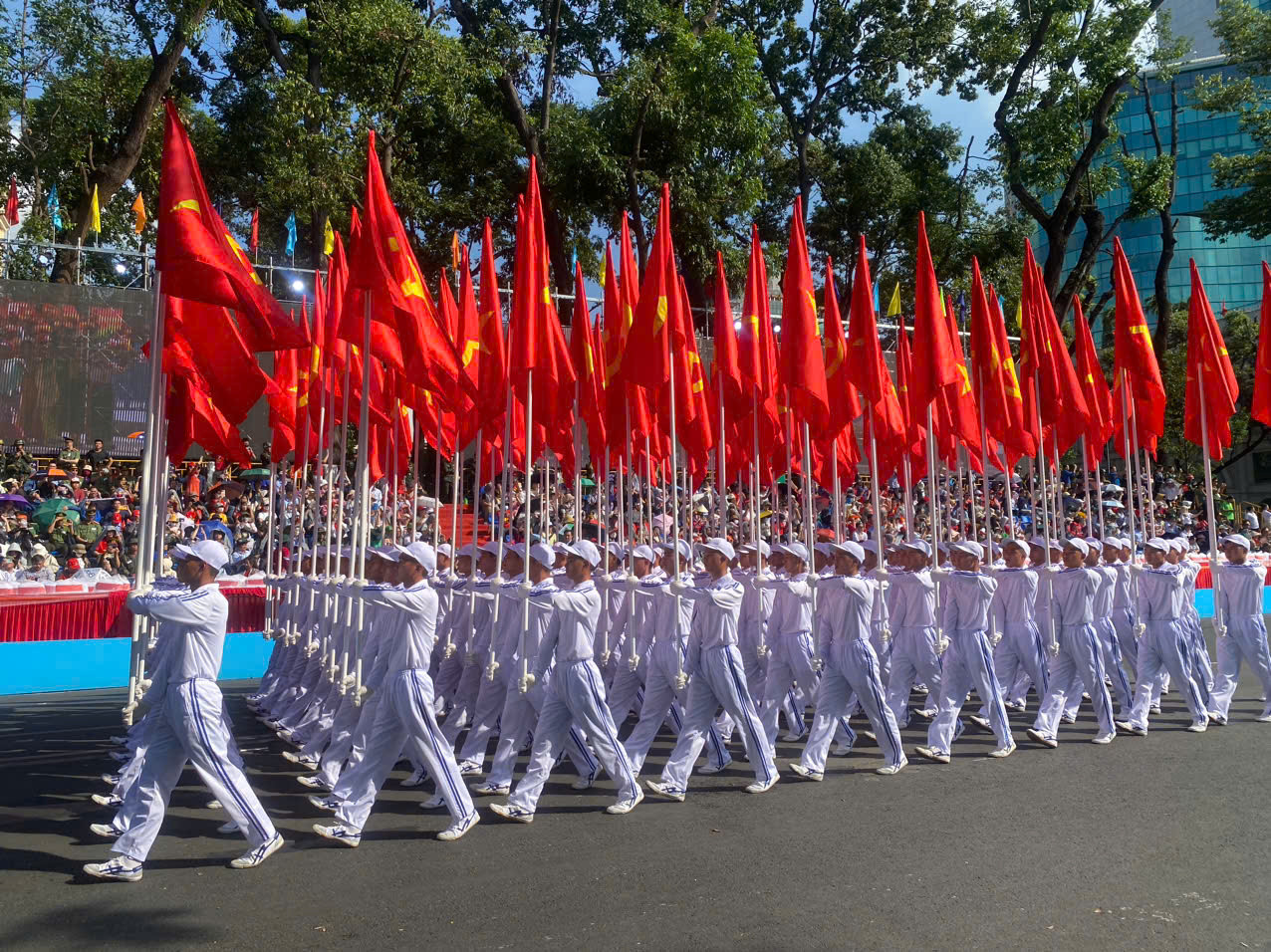 Khối cờ Đảng, cờ Tổ quốc.
