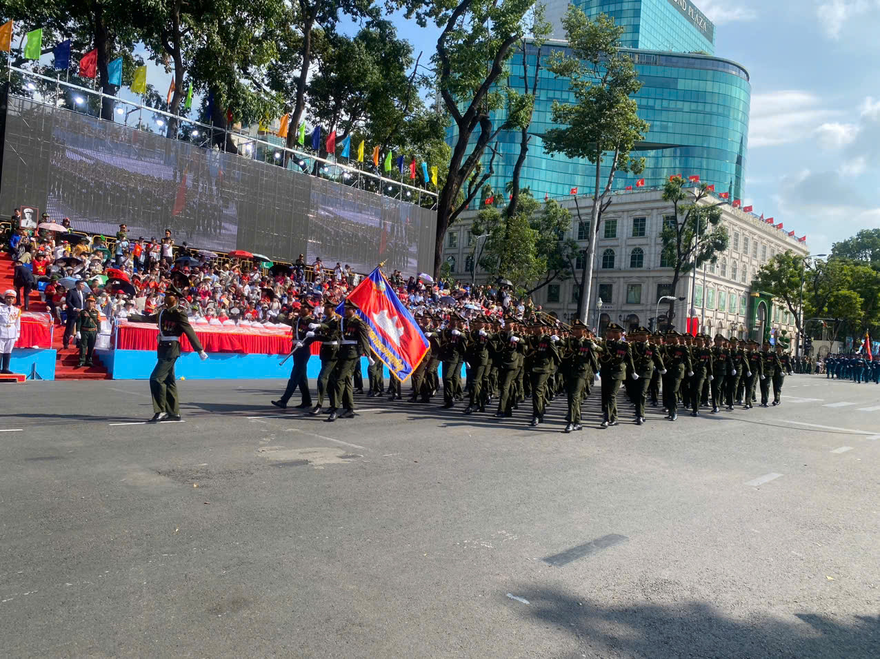 Khối các chiến sĩ quân đội Hoàng gia Campuchia đi qua lễ đài.