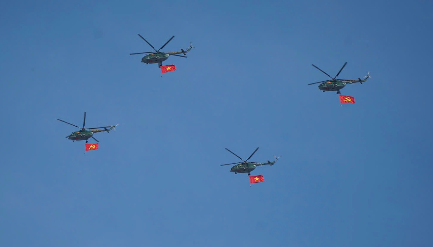 Tổng duyệt diễu binh, diễu hành 50 năm ngày thống nhất non sông: Tiêm kích Su-30MK2 thả bẫy nhiệt khi tiến vào TPHCM ảnh 32