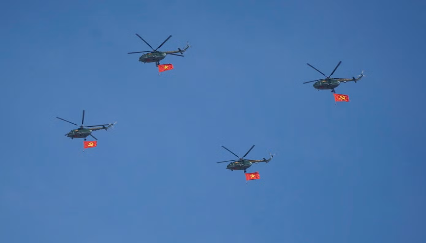 Tổng duyệt diễu binh, diễu hành 50 năm ngày thống nhất non sông: Tiêm kích Su-30MK2 thả bẫy nhiệt khi tiến vào TPHCM ảnh 32