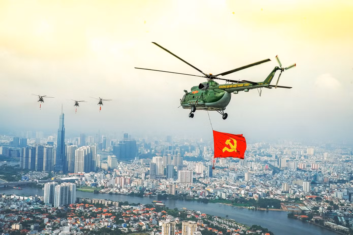 Tổng duyệt diễu binh, diễu hành 50 năm ngày thống nhất non sông: Tiêm kích Su-30MK2 thả bẫy nhiệt khi tiến vào TPHCM ảnh 19