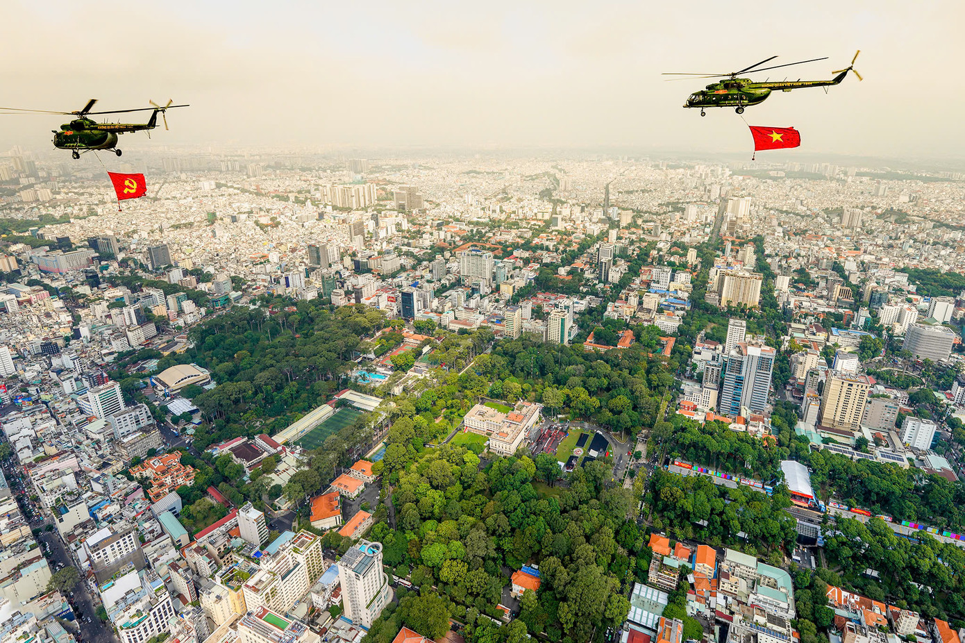 Tổng duyệt diễu binh, diễu hành 50 năm ngày thống nhất non sông: Tiêm kích Su-30MK2 thả bẫy nhiệt khi tiến vào TPHCM ảnh 20