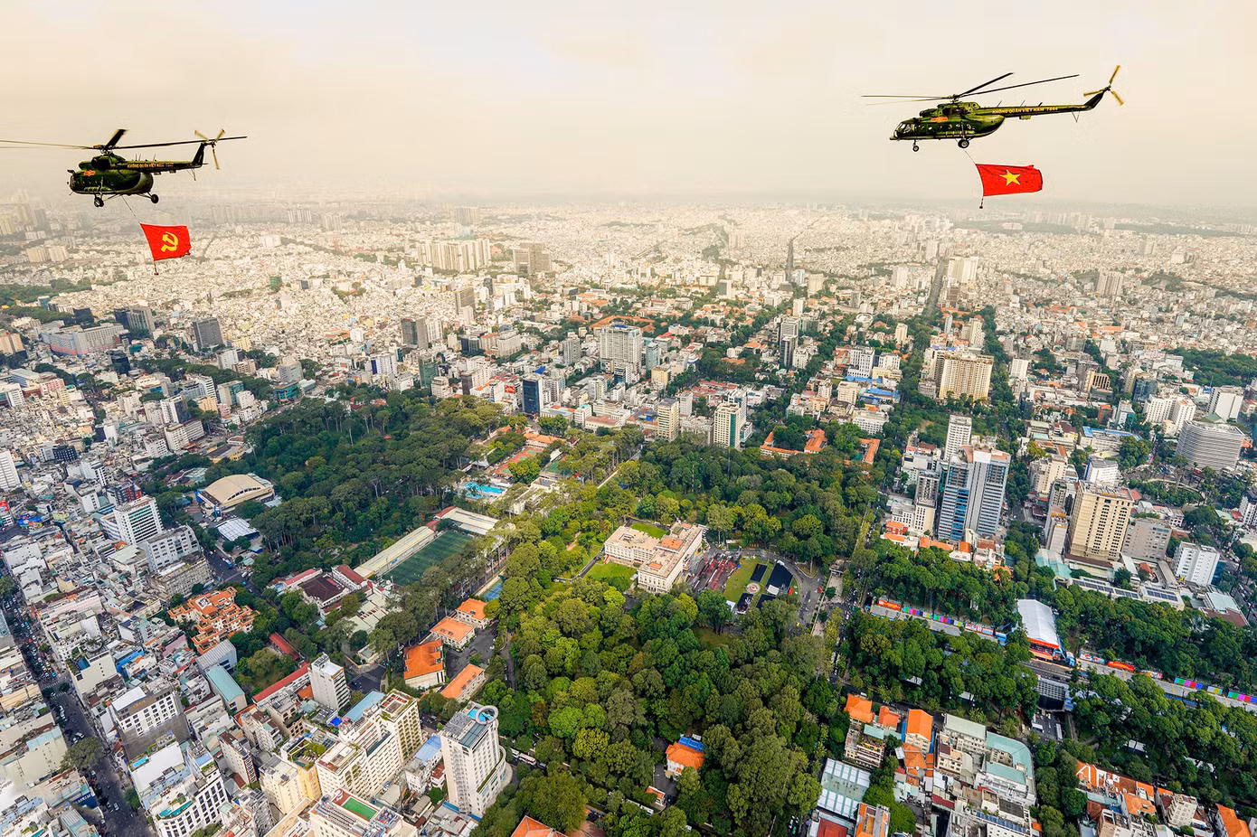 Tổng duyệt diễu binh, diễu hành 50 năm ngày thống nhất non sông: Tiêm kích Su-30MK2 thả bẫy nhiệt khi tiến vào TPHCM ảnh 20