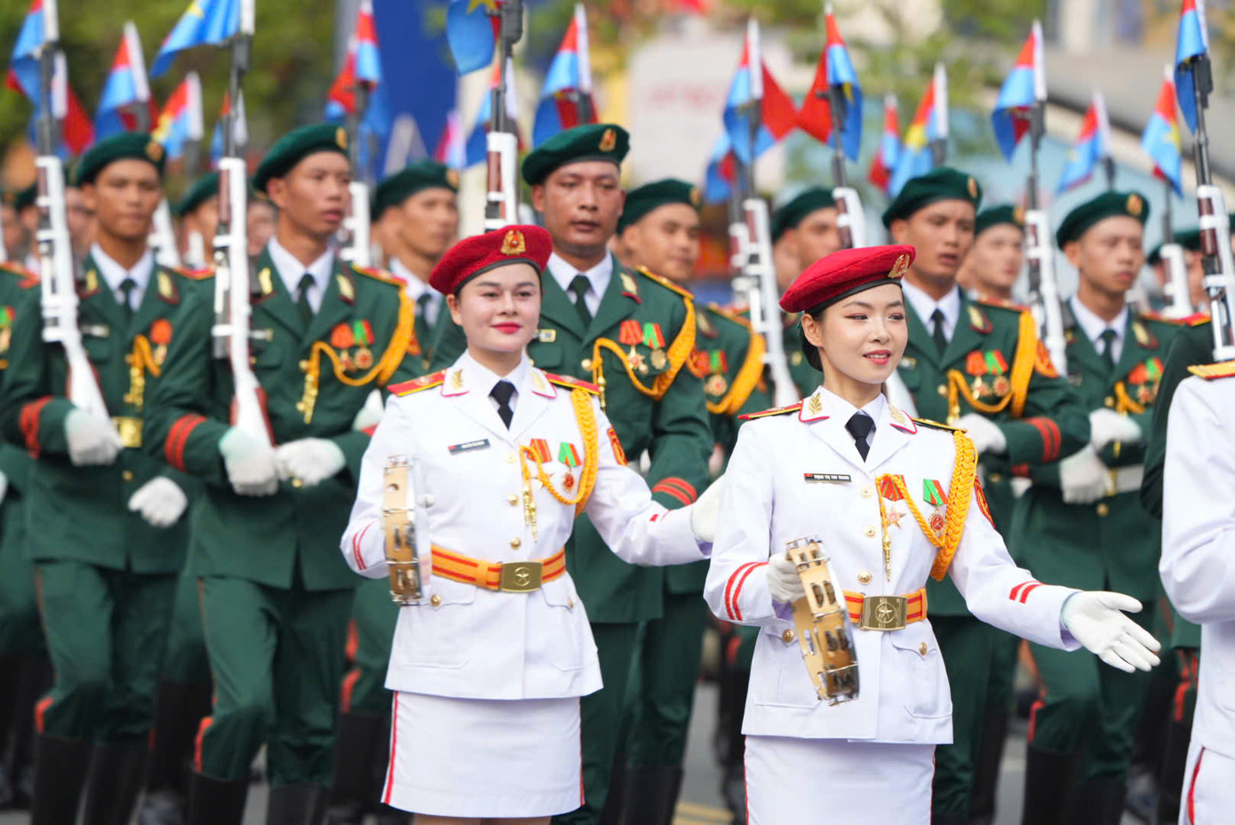 Đại lễ 30/4: Tự hào hai tiếng Việt Nam ảnh 51 Đại lễ 30/4: Tự hào hai tiếng Việt Nam ảnh 51