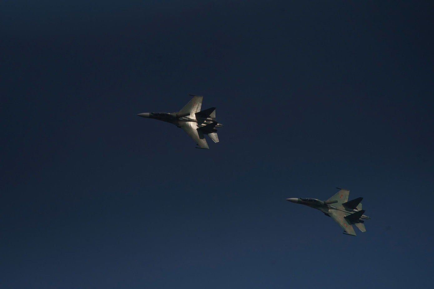 Tổng duyệt diễu binh, diễu hành 50 năm ngày thống nhất non sông: Tiêm kích Su-30MK2 thả bẫy nhiệt khi tiến vào TPHCM ảnh 36