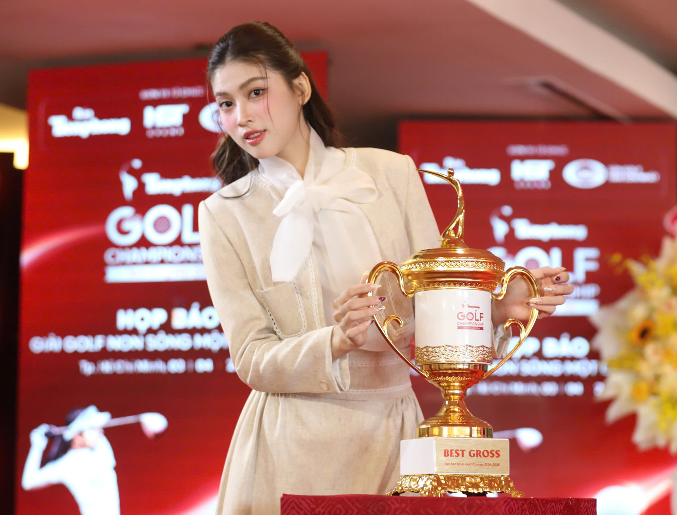 Á hậu 2 Hoa hậu Việt Nam năm 2020 Nguyễn Lê Ngọc Thảo - Đại sứ Giải Tiền Phong Golf Championship - Non sông một dải.