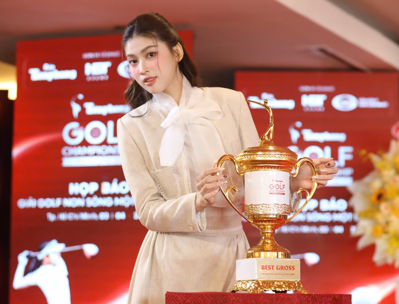 Á hậu 2 Hoa hậu Việt Nam năm 2020 Nguyễn Lê Ngọc Thảo - Đại sứ Giải Tiền Phong Golf Championship - Non sông một dải.