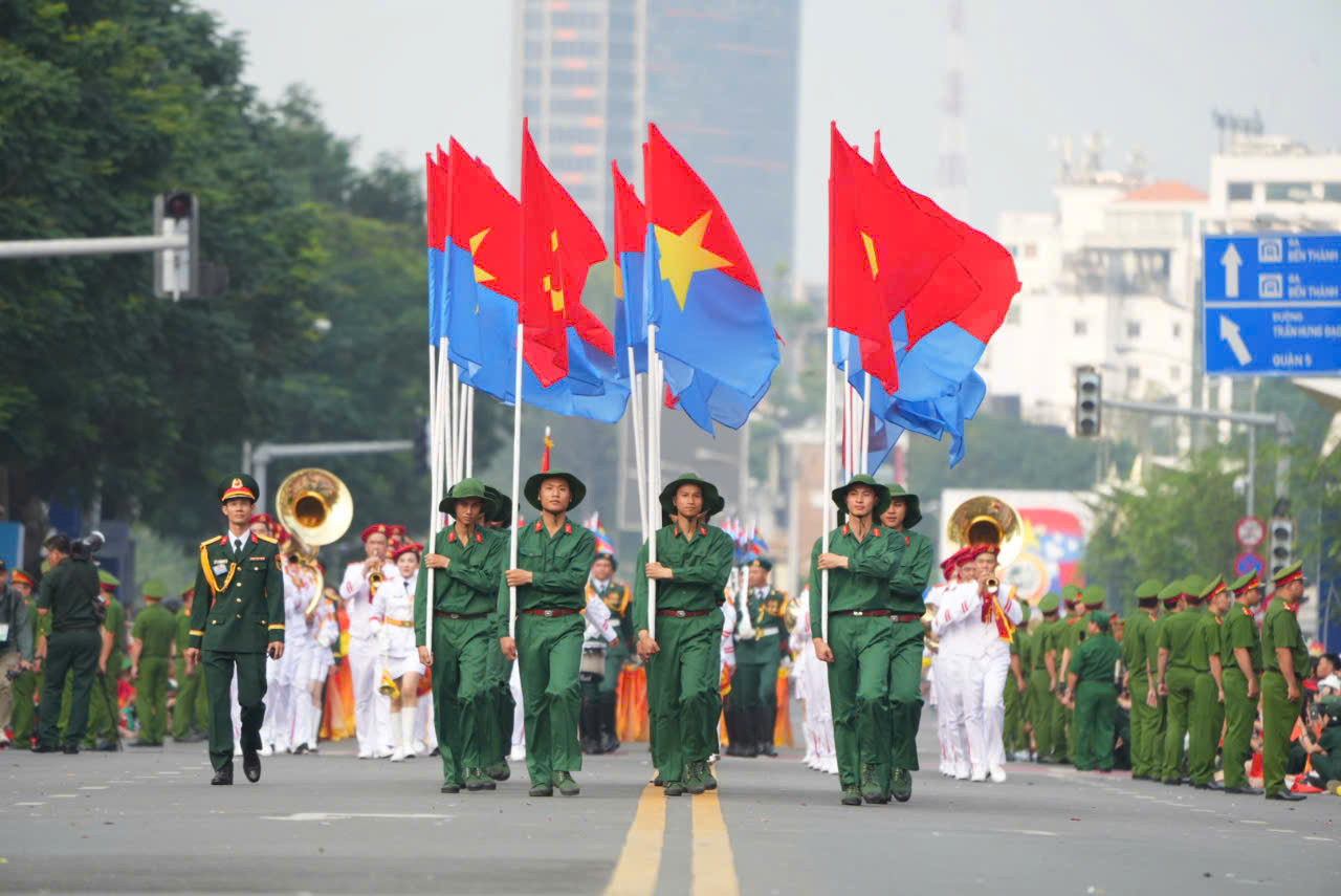Đại lễ 30/4: Tự hào hai tiếng Việt Nam ảnh 53 Đại lễ 30/4: Tự hào hai tiếng Việt Nam ảnh 53