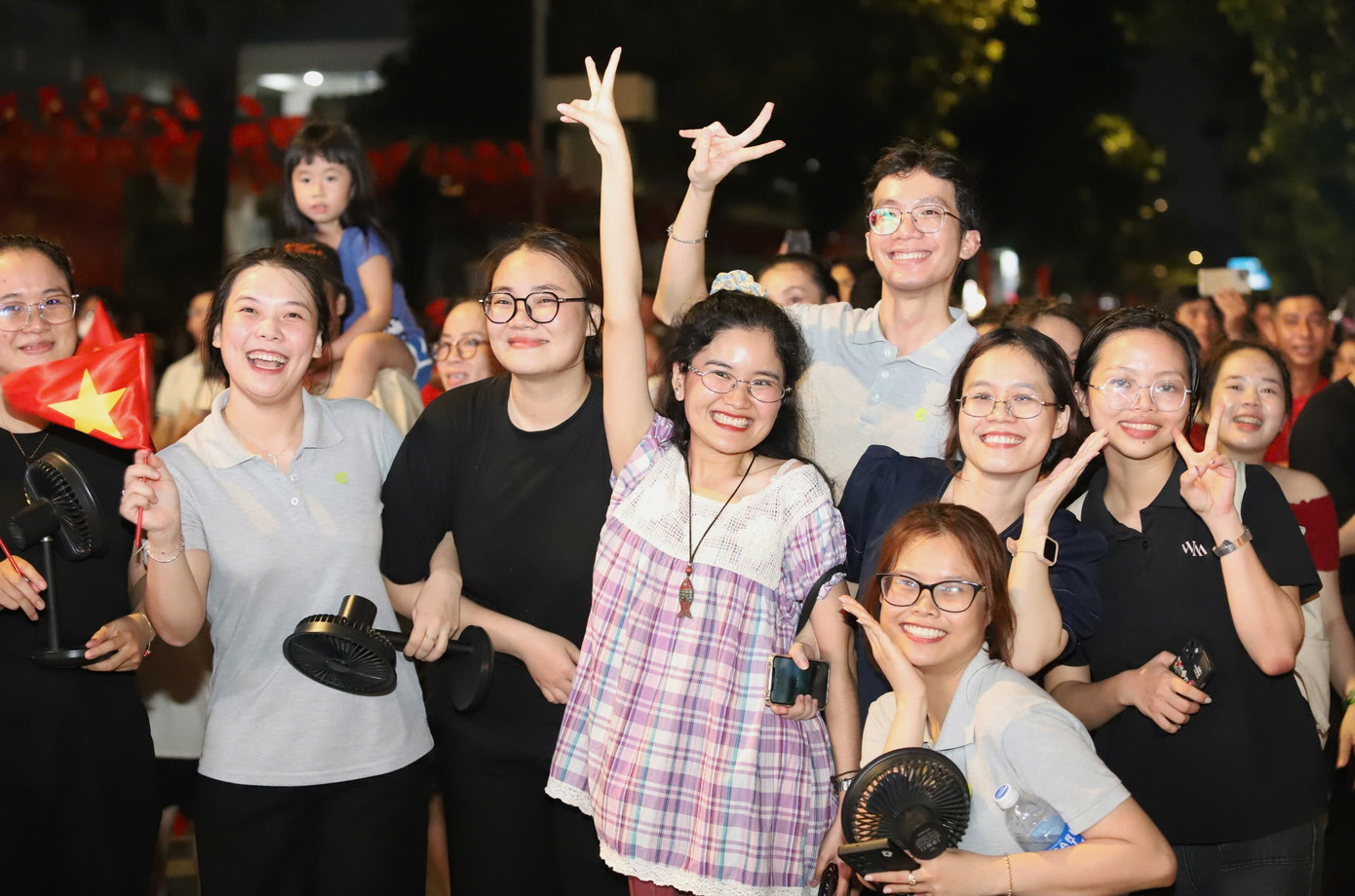 Với nhiều người dân TPHCM, lễ kỷ niệm 50 năm Ngày Giải phóng miền Nam, thống nhất đất nước là sự kiện trọng đại trong đời. Với nhiều người dân TPHCM, lễ kỷ niệm 50 năm Ngày Giải phóng miền Nam, thống nhất đất nước là sự kiện trọng đại trong đời.