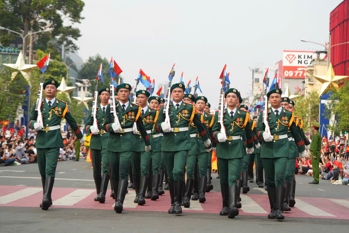 Đại lễ 30/4: Tự hào hai tiếng Việt Nam ảnh 55 Đại lễ 30/4: Tự hào hai tiếng Việt Nam ảnh 55