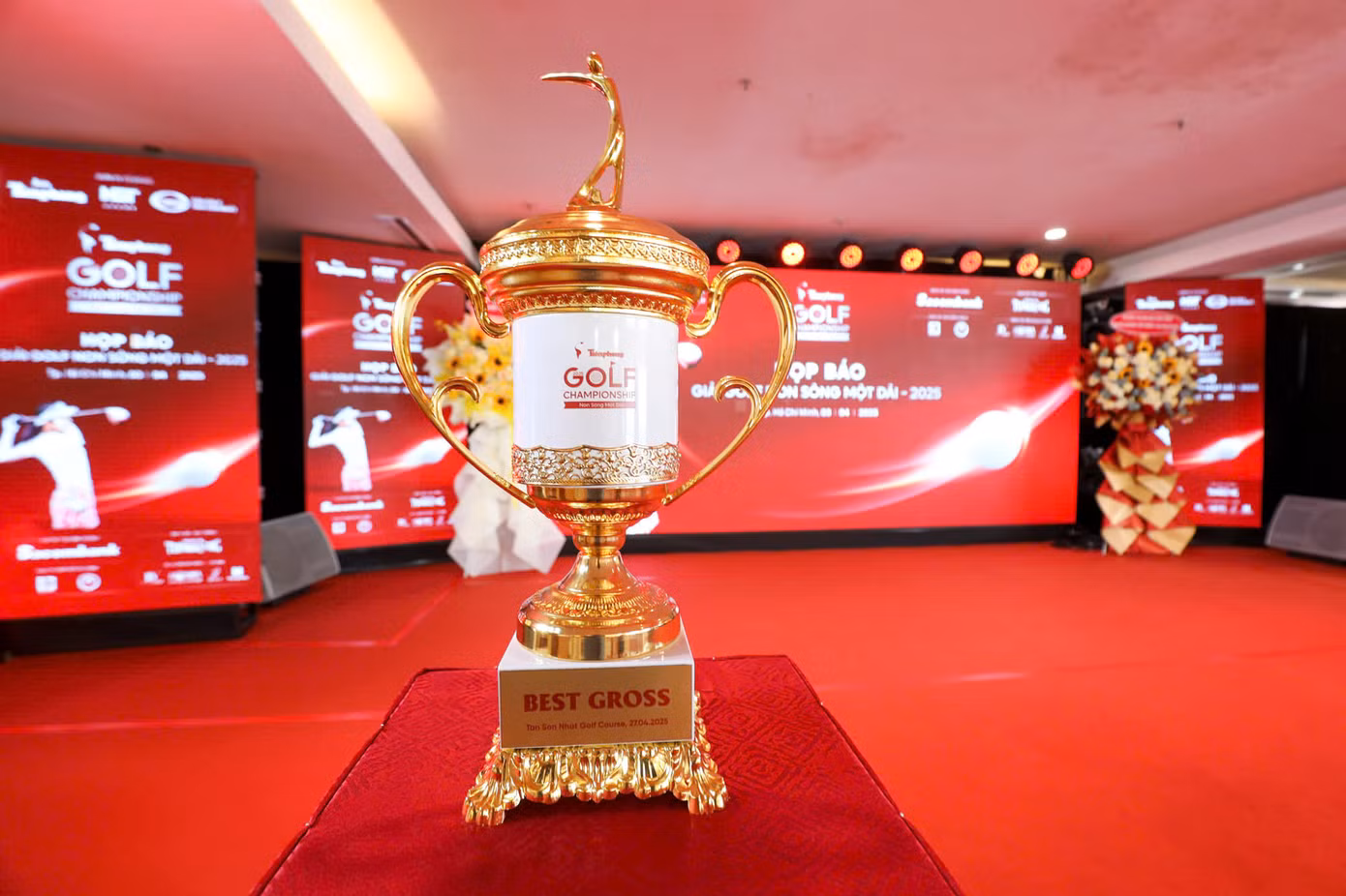 Khởi động Giải Tiền Phong Golf Championship - Non sông một dải ảnh 1