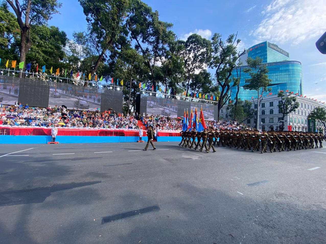 Khối sĩ quan đại diện 5 cánh quân.