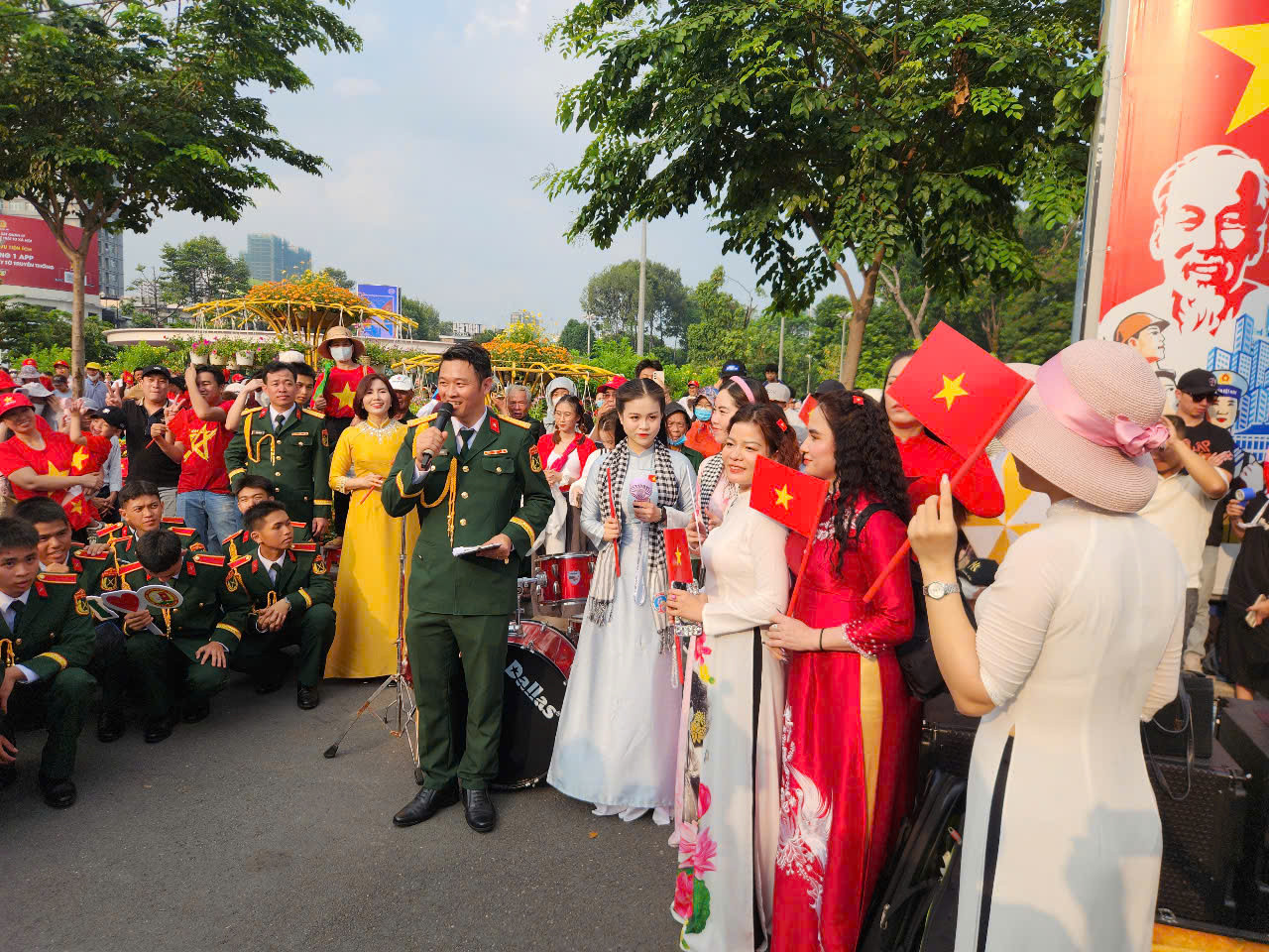 Đại lễ 30/4: Tự hào hai tiếng Việt Nam ảnh 23 Đại lễ 30/4: Tự hào hai tiếng Việt Nam ảnh 23