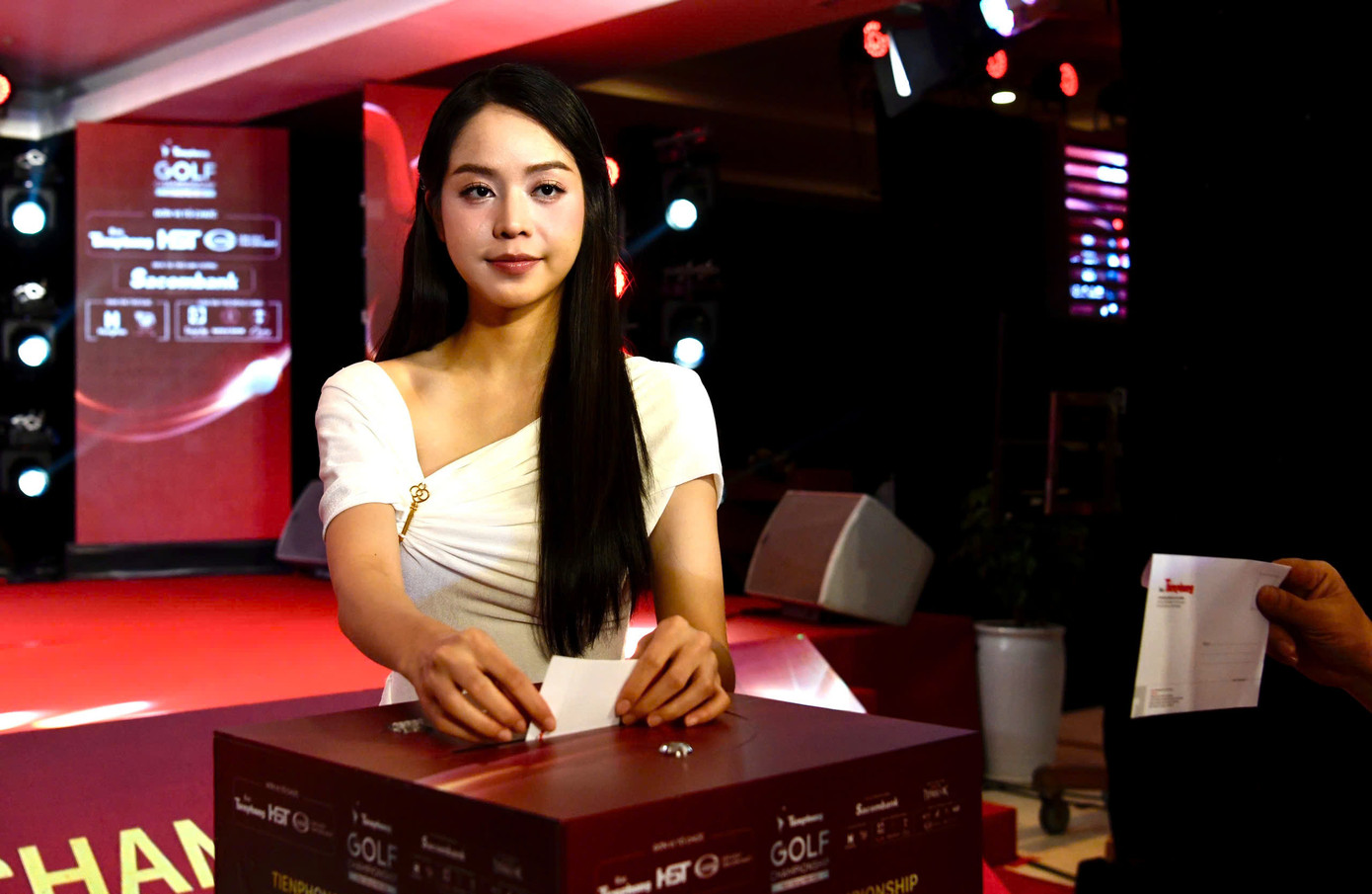 Golfer Tăng Thành Trung vô địch Tiền Phong Golf Championship - Non sông một dải ảnh 18