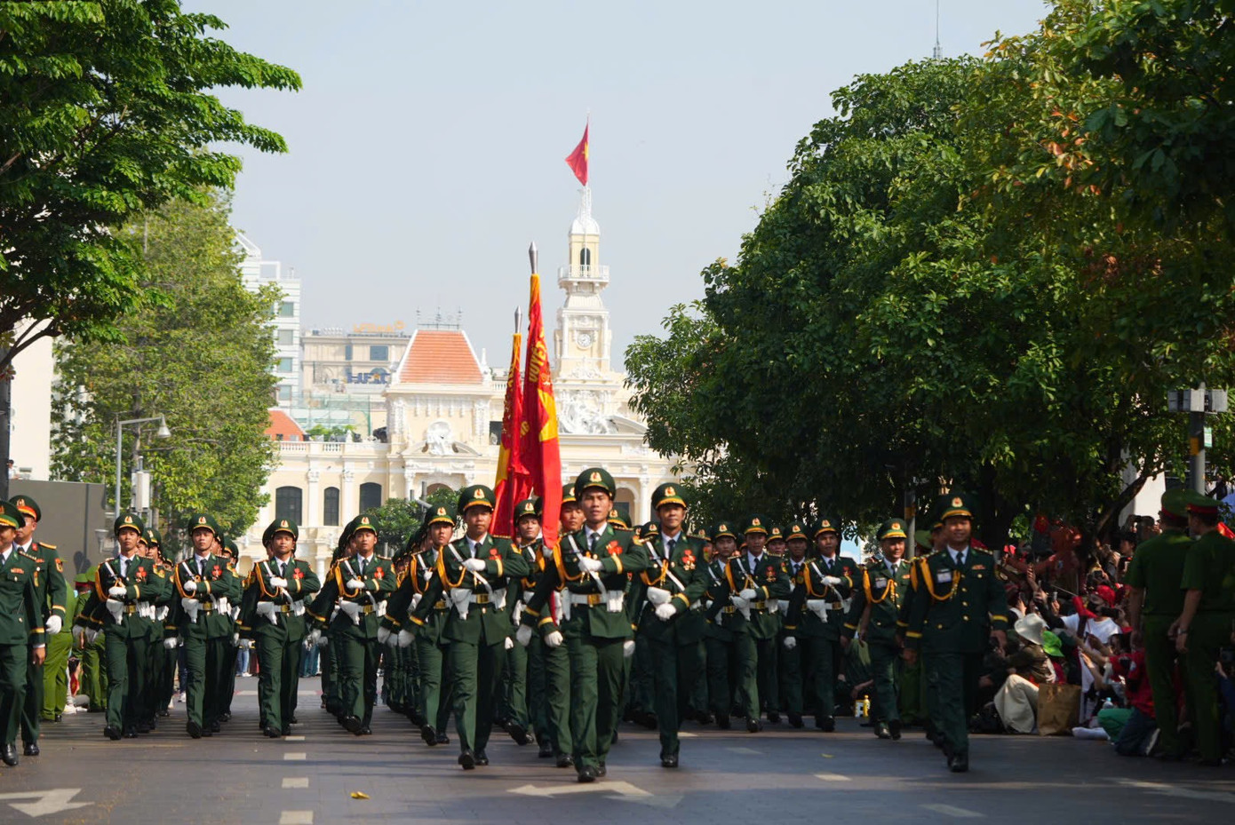 Tiêm kích Su-30MK2 thả bẫy nhiệt trên bầu trời TPHCM ảnh 38 Tiêm kích Su-30MK2 thả bẫy nhiệt trên bầu trời TPHCM ảnh 38