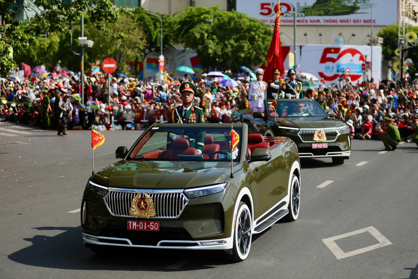 Tổng duyệt diễu binh, diễu hành 50 năm ngày thống nhất non sông: Tiêm kích Su-30MK2 thả bẫy nhiệt khi tiến vào TPHCM ảnh 63