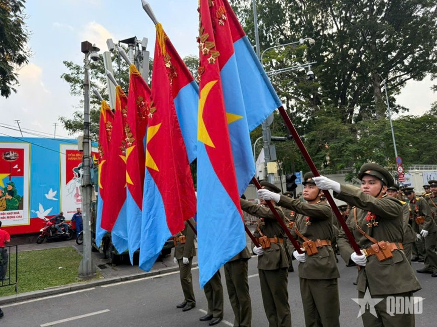 Đại lễ 30/4: Tự hào hai tiếng Việt Nam ảnh 37 Đại lễ 30/4: Tự hào hai tiếng Việt Nam ảnh 37