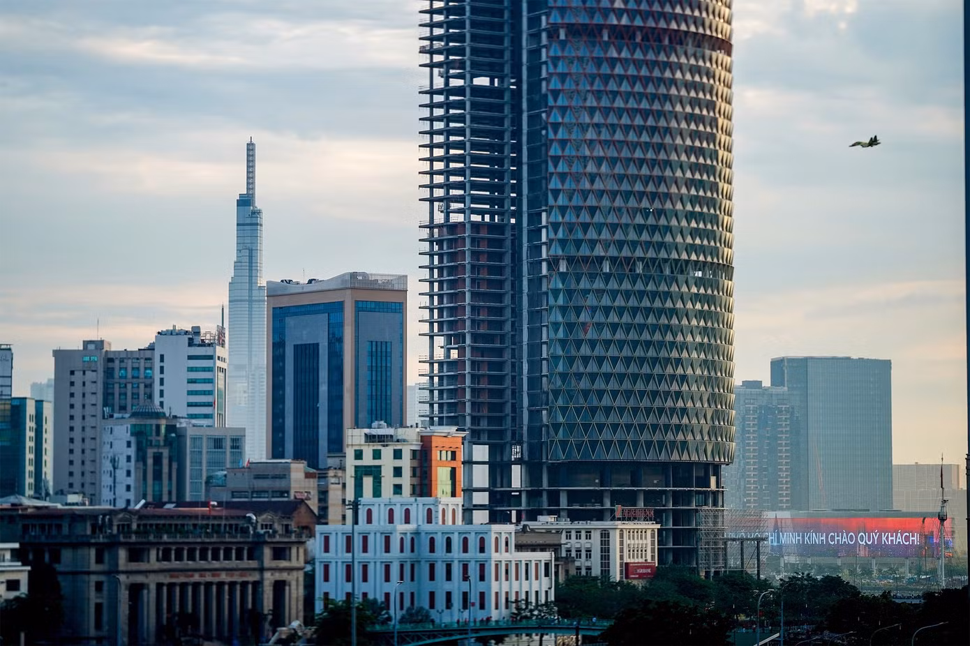 Tổng duyệt diễu binh, diễu hành 50 năm ngày thống nhất non sông: Tiêm kích Su-30MK2 thả bẫy nhiệt khi tiến vào TPHCM ảnh 13