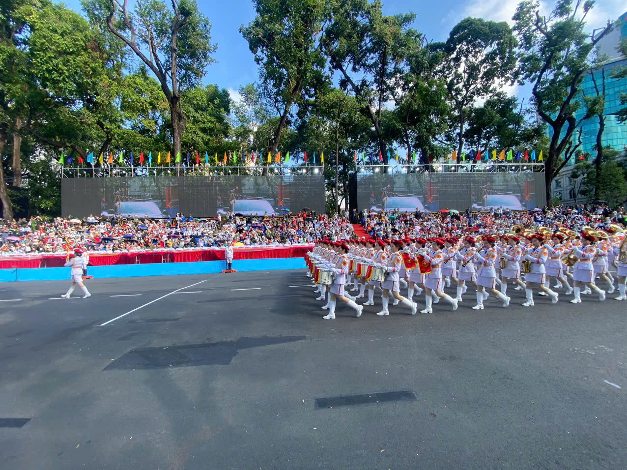 Khối nữ Quân nhạc.