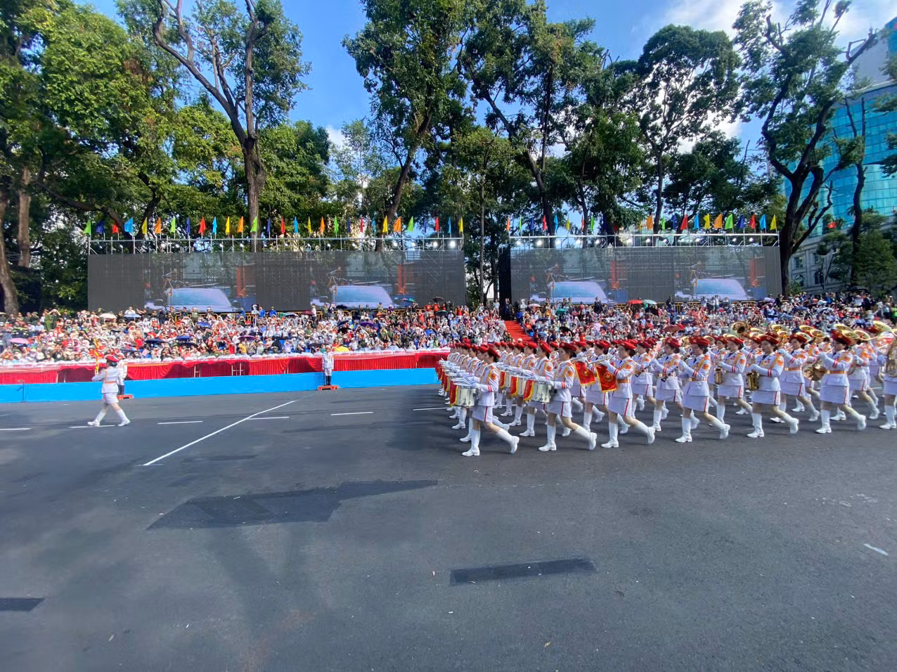 Khối nữ Quân nhạc.