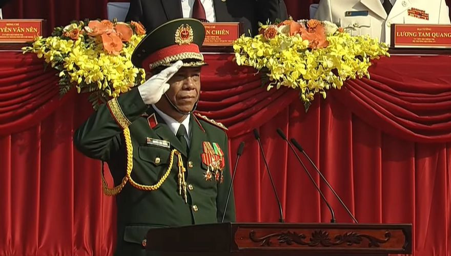 Tiêm kích Su-30MK2 thả bẫy nhiệt trên bầu trời TPHCM ảnh 18 Tiêm kích Su-30MK2 thả bẫy nhiệt trên bầu trời TPHCM ảnh 18