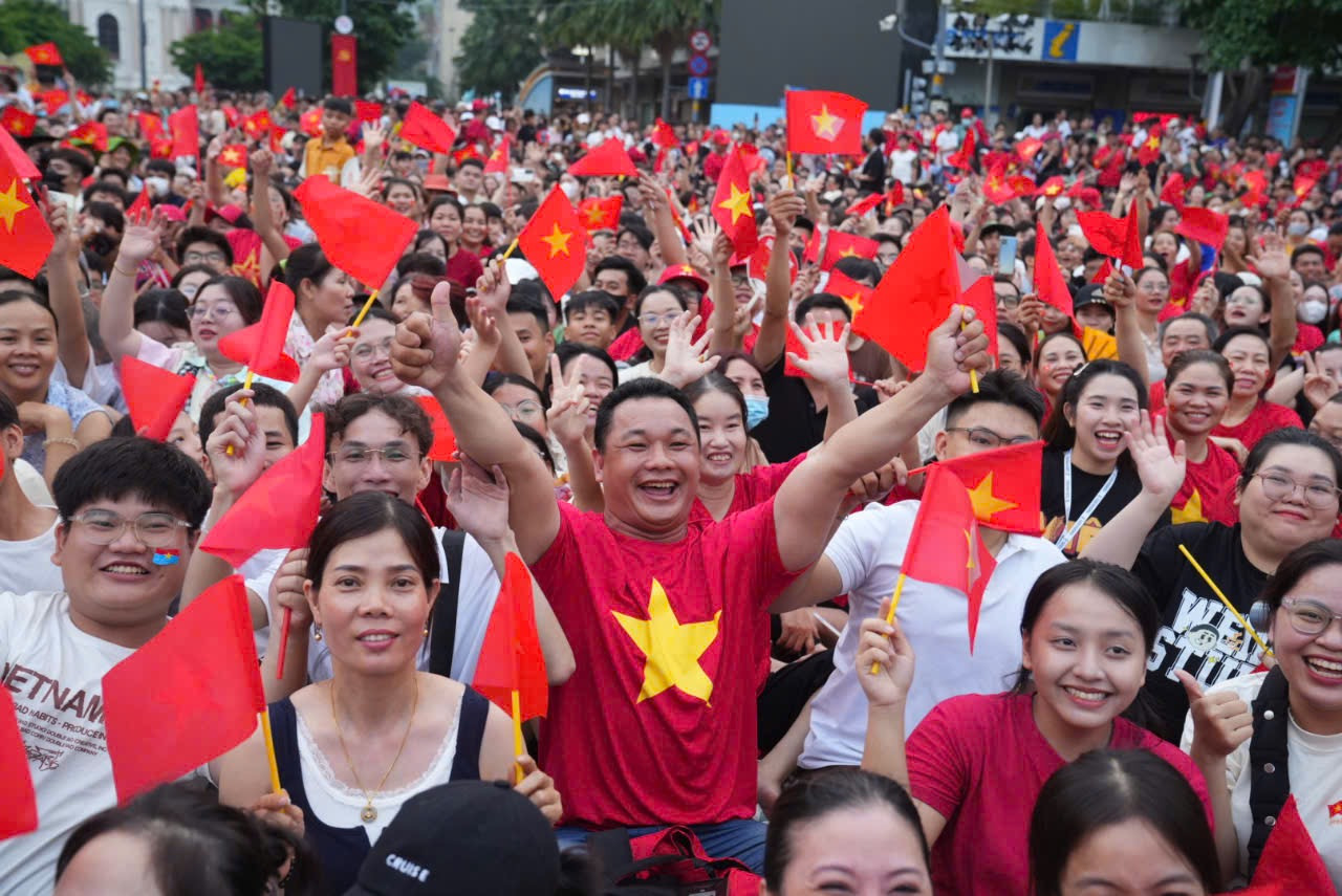 Đại lễ 30/4: Tự hào hai tiếng Việt Nam ảnh 34 Đại lễ 30/4: Tự hào hai tiếng Việt Nam ảnh 34