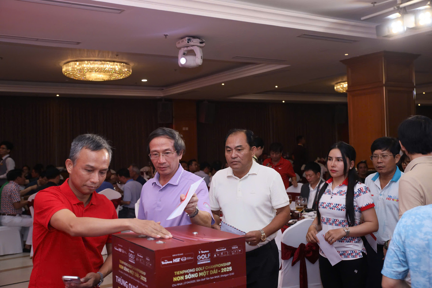 Golfer Tăng Thành Trung vô địch Tiền Phong Golf Championship - Non sông một dải ảnh 25