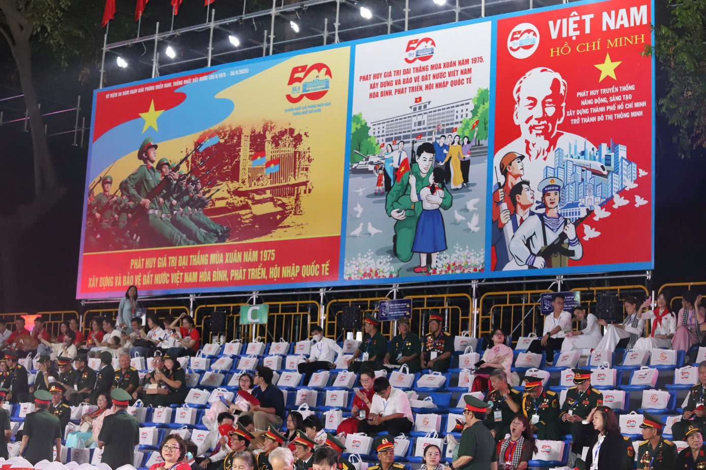 Đại lễ 30/4: Tự hào hai tiếng Việt Nam ảnh 13 Đại lễ 30/4: Tự hào hai tiếng Việt Nam ảnh 13