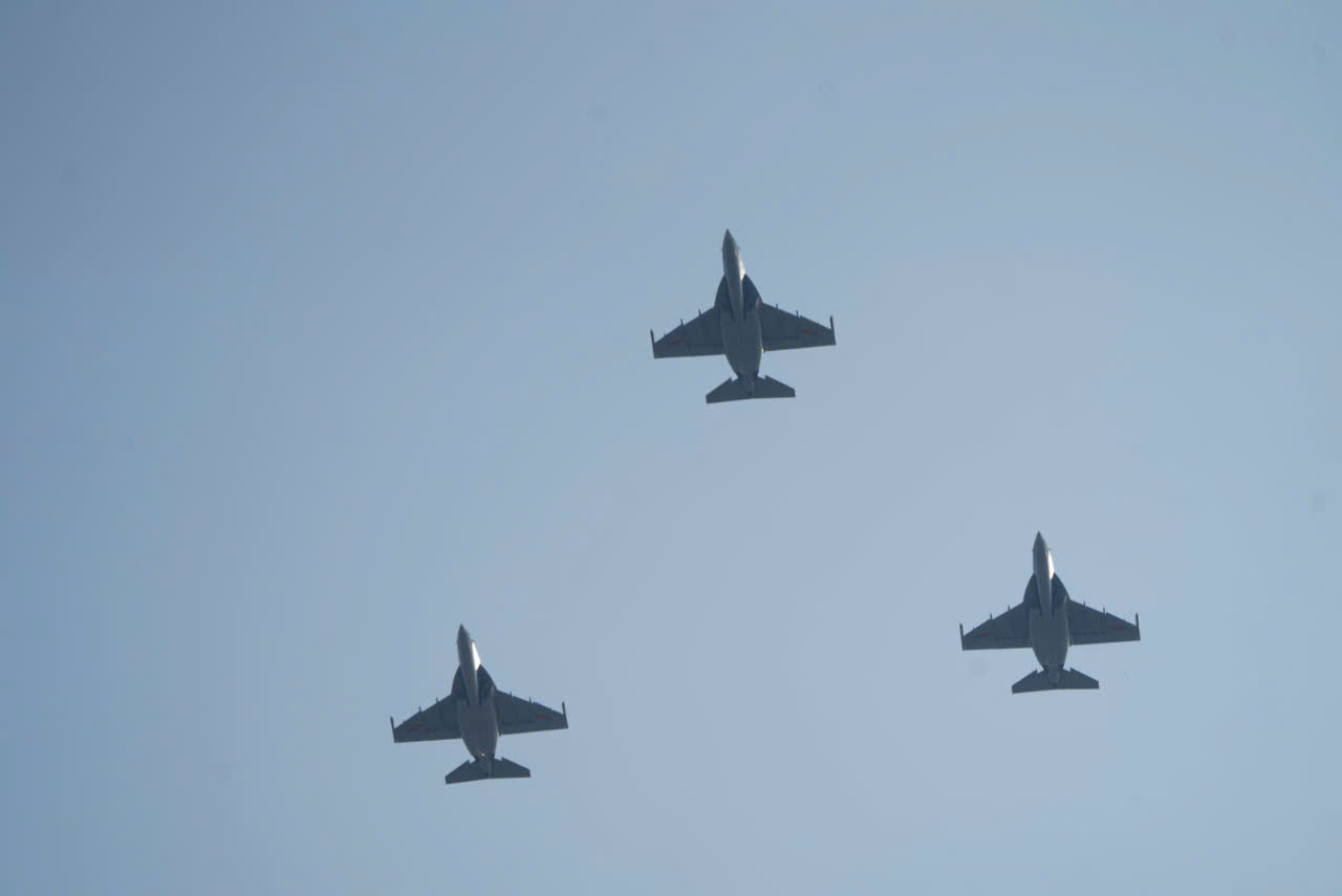 Tiếp theo là các máy bay Yak – 130. Đây là loại máy bay huấn luyện chiến đấu có khả năng bay trong mọi điều kiện thời tiết, cả ngày và đêm; được trang bị vũ khí có khả năng tiêu diệt chính xác các mục tiêu trên không, trên bộ và trên biển; máy bay có khả năng trực ban chiến đấu và huấn luyện, đào tạo phi công chiến đấu mang lại hiệu quả cao. Tiếp theo là các máy bay Yak – 130. Đây là loại máy bay huấn luyện chiến đấu có khả năng bay trong mọi điều kiện thời tiết, cả ngày và đêm; được trang bị vũ khí có khả năng tiêu diệt chính xác các mục tiêu trên không, trên bộ và trên biển; máy bay có khả năng trực ban chiến đấu và huấn luyện, đào tạo phi công chiến đấu mang lại hiệu quả cao.