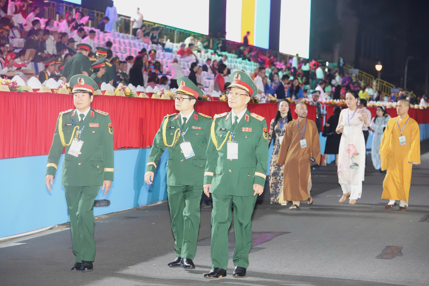 Lực lượng chức năng kiểm tra công tác chuẩn bị đại lễ. Lực lượng chức năng kiểm tra công tác chuẩn bị đại lễ.