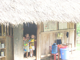 Trường mầm non Yên Hòa bên tháp cổ