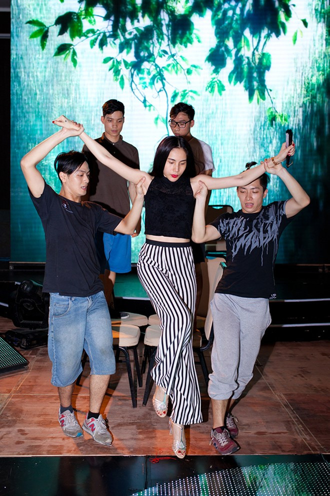 Nắng xuân hồng của Thủy Tiên hứa hẹn sẽ là một tiết mục rất ấn tượng 