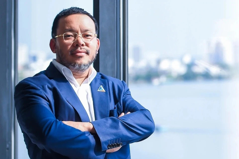 Ông Lương Trí Thìn - Chủ tịch Tập đoàn Đất Xanh cũng rời vị trí Chủ tịch HĐQT. Ông Lương Trí Thìn - Chủ tịch Tập đoàn Đất Xanh cũng rời vị trí Chủ tịch HĐQT.