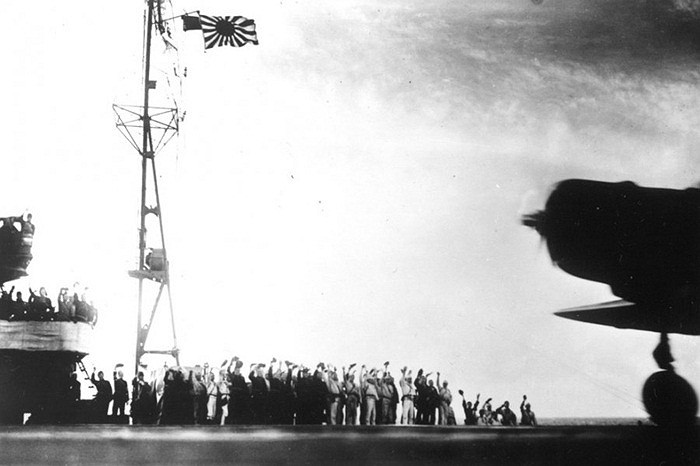 Máy bay ném ngư lôi cất cánh từ Shokaku lên đường tấn công Trân Châu Cảng