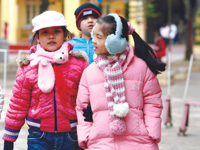 Học sinh Thủ đô những ngày rét đậm . Ảnh: Hồng Vĩnh Học sinh Thủ đô những ngày rét đậm