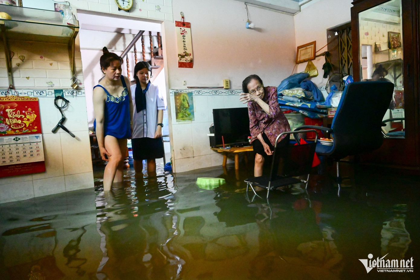 Ngập là tình cảnh chung của đa số hộ dân trong hẻm 67 - khu vực chịu ảnh hưởng nghiêm trọng do triều cường. Ngập là tình cảnh chung của đa số hộ dân trong hẻm 67 - khu vực chịu ảnh hưởng nghiêm trọng do triều cường.