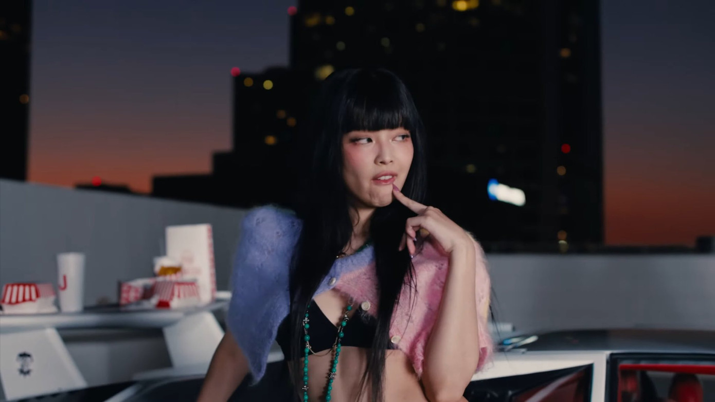 Tất cả trang phục được Jennie mặc trong MV mới đều theo phong cách sexy, khoe da thịt. Ảnh: X. Tất cả trang phục được Jennie mặc trong MV mới đều theo phong cách sexy, khoe da thịt. Ảnh: X.