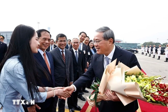 Lễ tiễn Thủ tướng Trung Quốc Lý Cường tại Sân bay quốc tế Nội Bài. (Ảnh: Doãn Tấn/TTXVN)