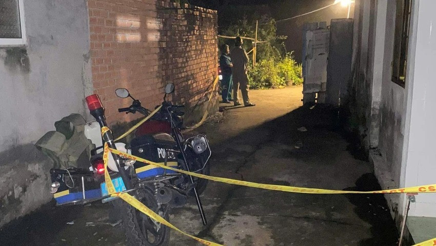 Cơ quan chức năng phong tỏa hiện trường vụ án. Ảnh: PLO.